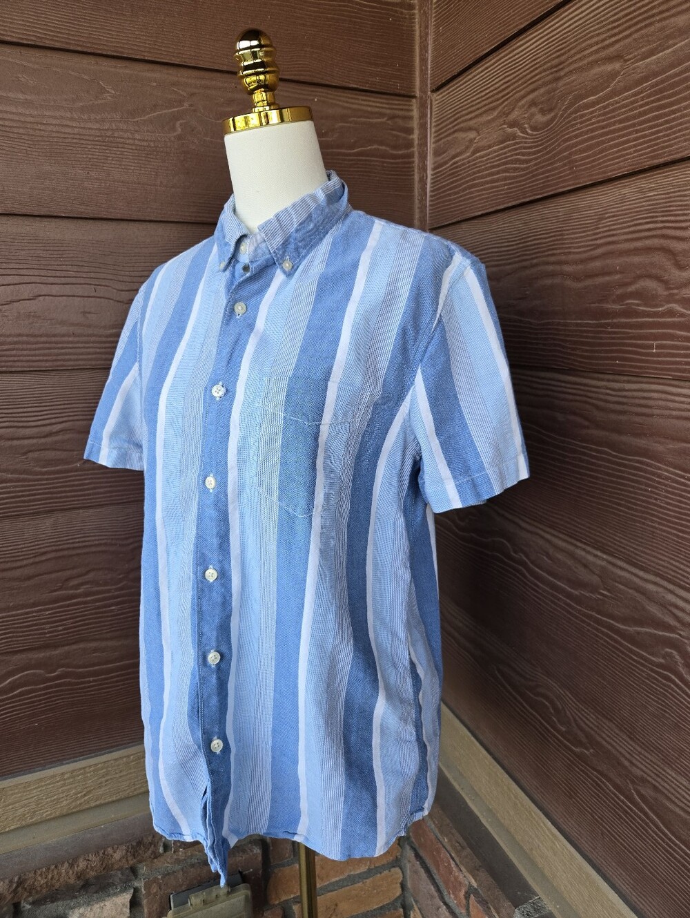 American Eagle Blue & White Striped Short-Sleeve Button-Up Shirt Women’s Medium